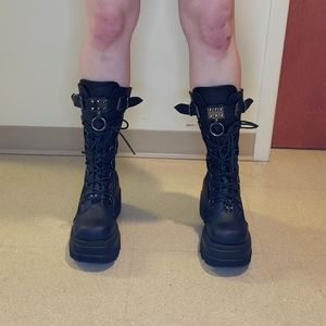 Demonia - High Rise Shaker 70 (Size 8)